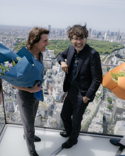 Tom Cruise, Takashi Yamazaki, and Christopher McQuarrie meet at SHIBUYA SKY, atop Shibuya Scramble Square. 2–8. Tom Cruise and Takashi Yamazaki connect over their films during a rooftop conversation at SHIBUYA SKY.